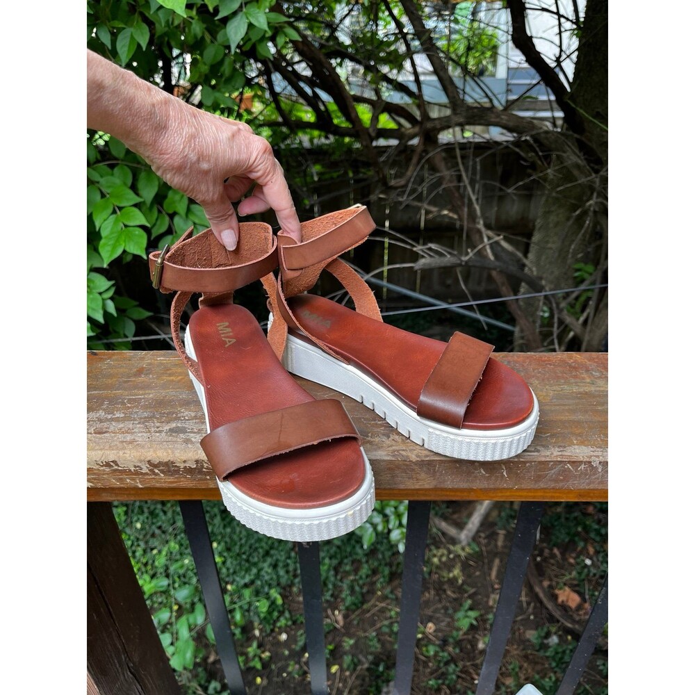 MIA Lunna Ankle Strap Rubber Sole Brown Vegan Leather Sandals sz 8